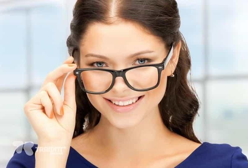 ما الطريقة الصحيحة لتنظيف عدسات النظارة؟