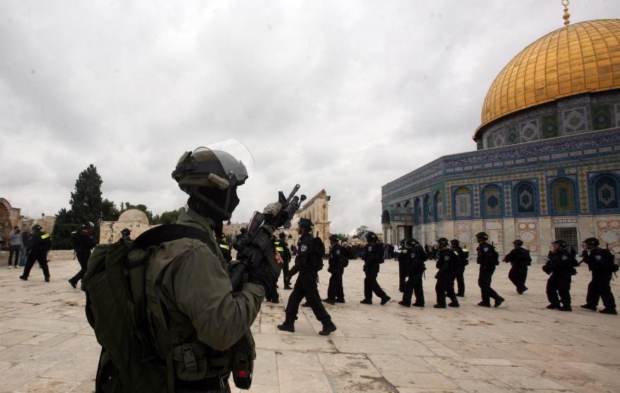 الحكومة تحذر من استمرار اعتداءات الاحتلال في القدس