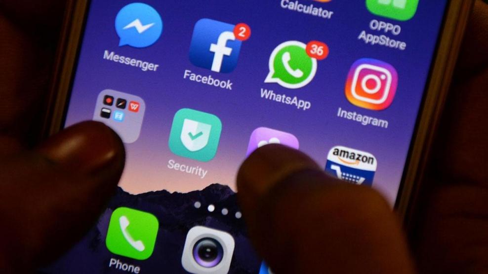 فيسبوك يخطط لدمج واتساب وإنستغرام وماسنجر
