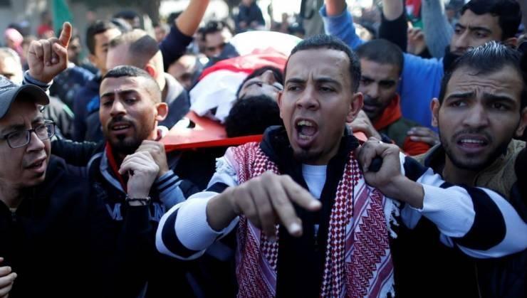 أهالي رام الله يشيعون جثمان الشهيد حمدي النعسان الى مثواه الاخير
