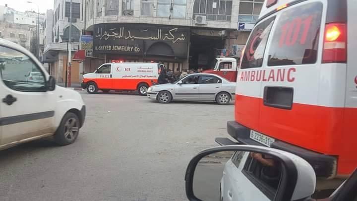 بالصوت -الشرطة لشبكة وتر : وفاة شاب واصابة اخر إختناقا داخل مكتب في الخليل