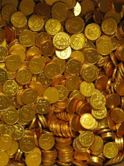 العثور على كنز يعود للقرن الـ15 بمخزن مهملات فندق
