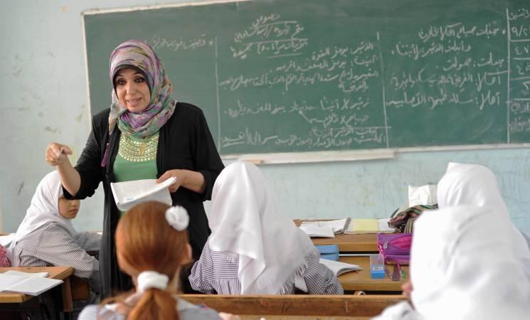 المعلمون في غزة تائهون بين الوزارة والنقابة