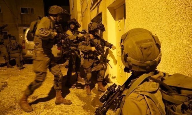 الاحتلال يعتقل 4شبان ويداهم منازل في رام الله