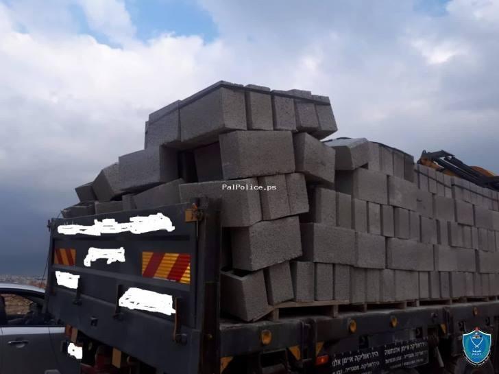 عدم تأمين حمولة شاحنة تعرض سائق للمساءلة القانونية بضواحي القدس