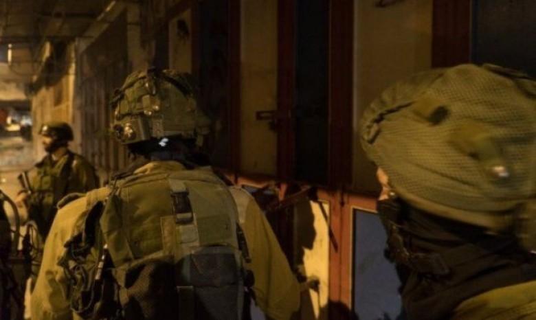 مداهمات واعتقالات بالضفة