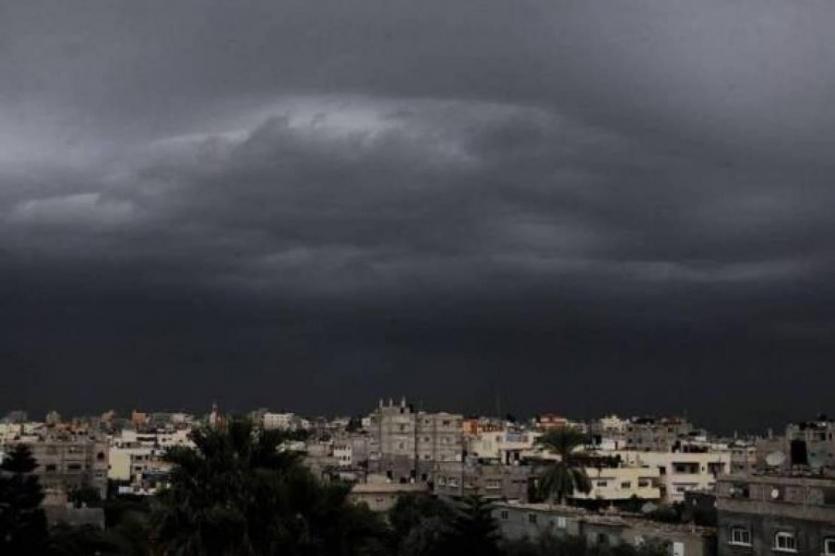 جو غائم وبارد وفرصة لأمطار متفرقة اليوم
