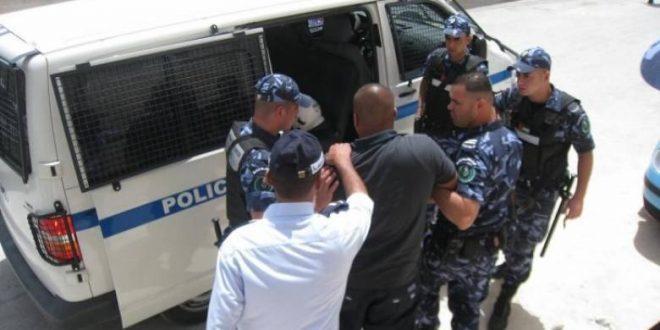 الشرطة تقبض على شخصين يشتبه بهما تداول وحيازة نقود مزيفه في سلفيت.