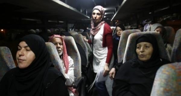 11 من اهالي اسرى غزة يزورون ابناءهم في سجن “نفحة”