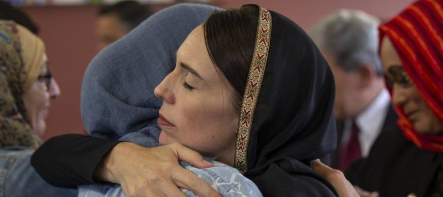 النيوزيلنديون يضمّدون الجراح ويطلقون يوم حجاب وتضامن مع المسلمين