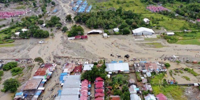 زلزال يضرب إندونيسيا وارتفاع حصيلة الفيضانات إلى 112 غريقا