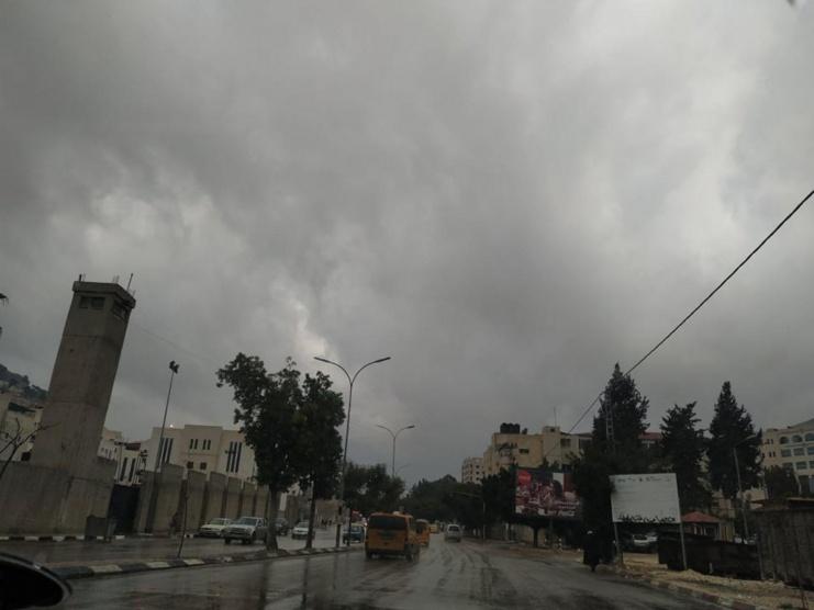 الطقس: انخفاض الحرارة وأمطار متفرقة على مختلف المناطق