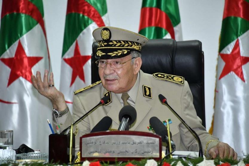 الجيش يتمسك بمهامه الدستورية في الجزائر