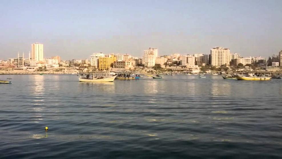 الطقس: جو لطيف نهارًا وبارد ليلًا