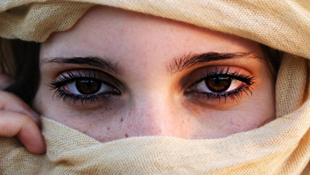 الهالات السوداء حول العين.. كيف تنشأ؟ وما علاجها؟
