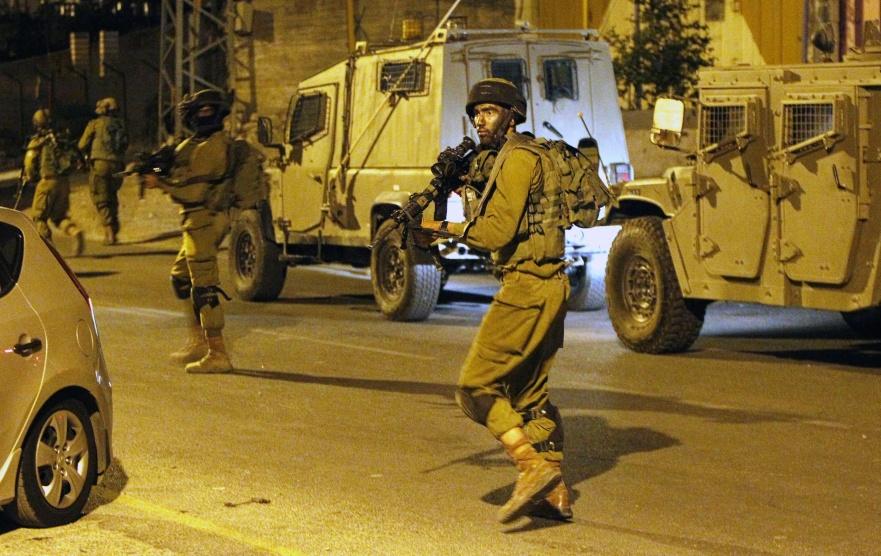 الاحتلال يعتقل 13 مواطنا من الضفة