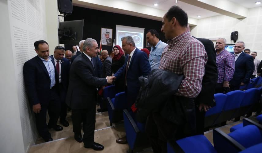اشتية يؤكد صرف 60% من نسبة راتب الشهر الحالي
