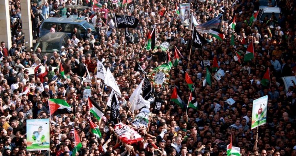 جماهير غزة يشيعون جثامين شهداء عدوان الاحتلال أمس على القطاع