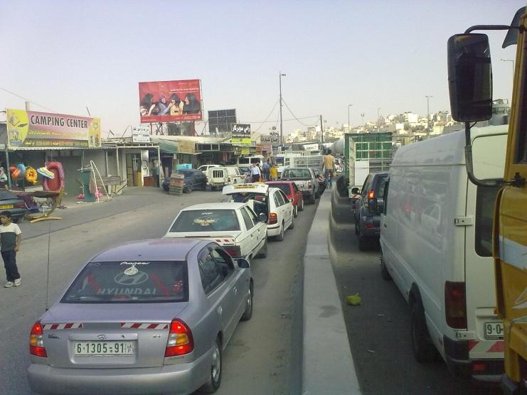ازمة خانقة على حاجز قلنديا