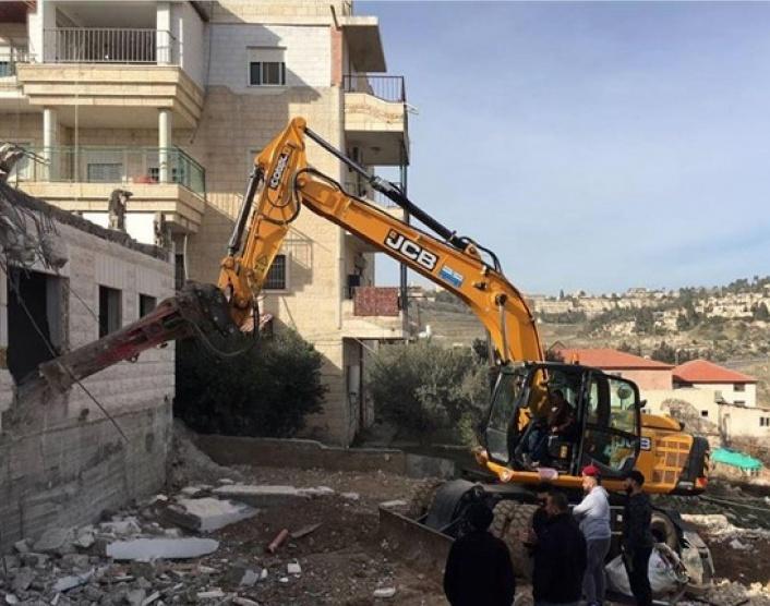 بلدية الاحتلال تعلق اخطارات هدم في العيسوية