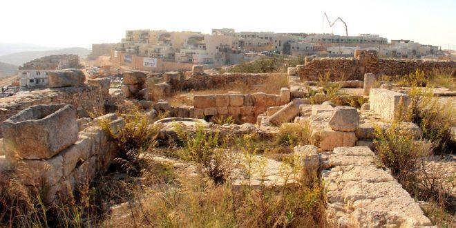 الاحتلال يجري طوق استيطاني يعزل بالكامل قلعة أثرية غرب سلفيت