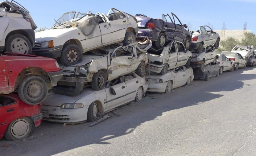 الشرطة تتلف 107 مركبات غير قانونية في قلقيلية