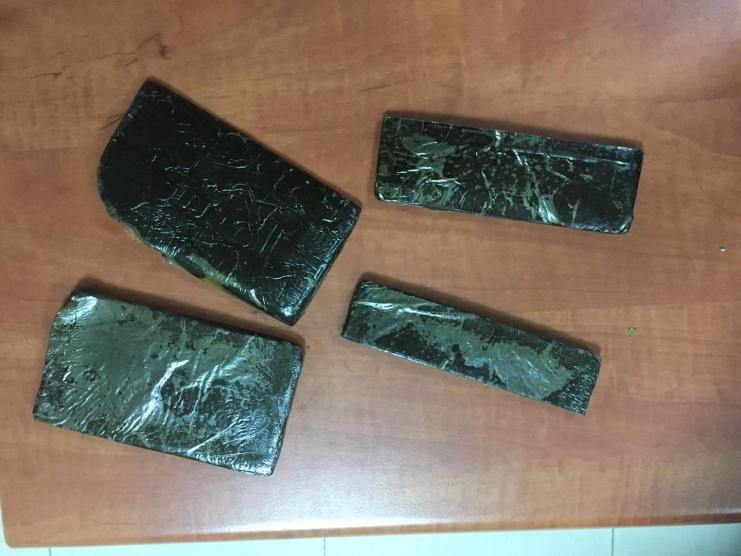 الاجهزة الامنيه تقبض على تجار مخدرات احتجزوا رهائن وأصابوا مواطنين داخل مخيم الجلزون .