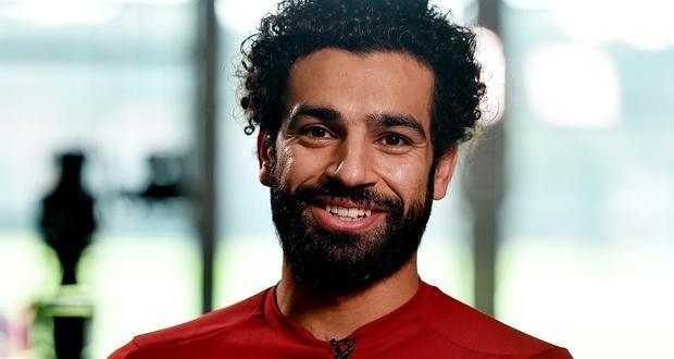 رد فعل محمد صلاح مع مذيعة ظن أنها تحاول تقبيله – بالفيديو