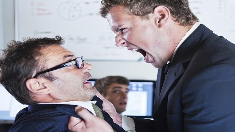 دراسة : التفكير في قتل مديرك في العمل أمر طبيعي وصحي !