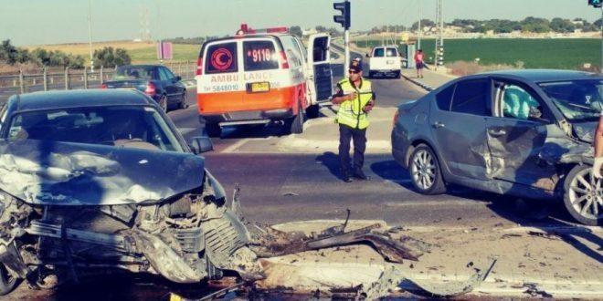 إصابة سيدة وطفلتها في حادث سير بغزة