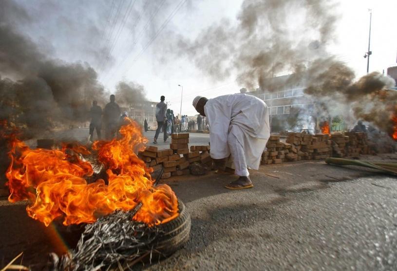  مطلوب يفجر نفسه غربي العاصمة