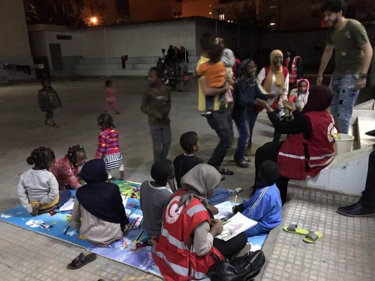 مقتل 30 شخصا بغارة جوية على مركز لإيواء المهاجرين في ليبيا