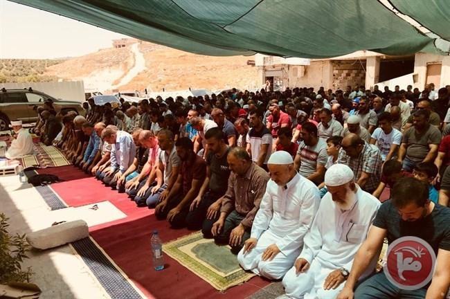  الفلسطينيون يؤدون صلاة الجمعة بواد الحمص