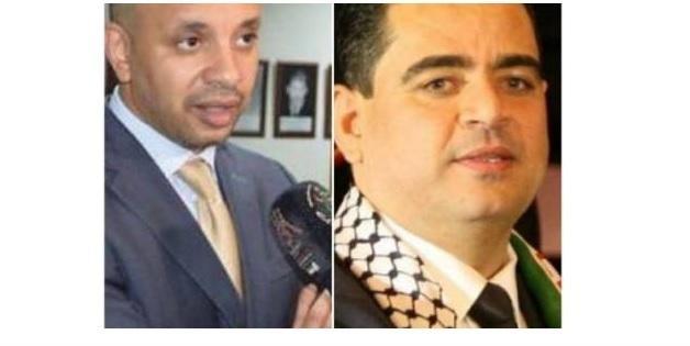 وزير الشباب والرياضة الجزائري يهدي كأس افريقيا لفلسطين