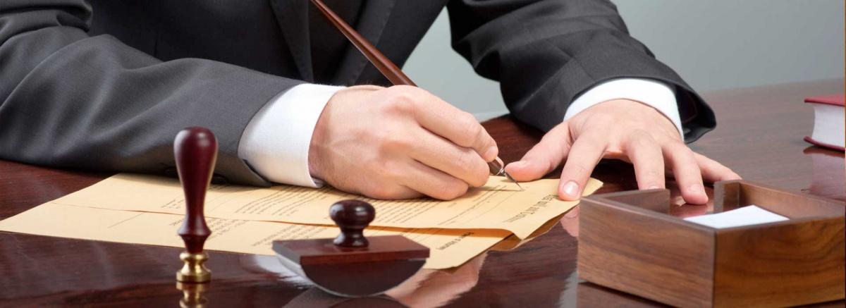 نقابة المحامين: على رئيس المجلس الانتقالي التراجع والاعتذار