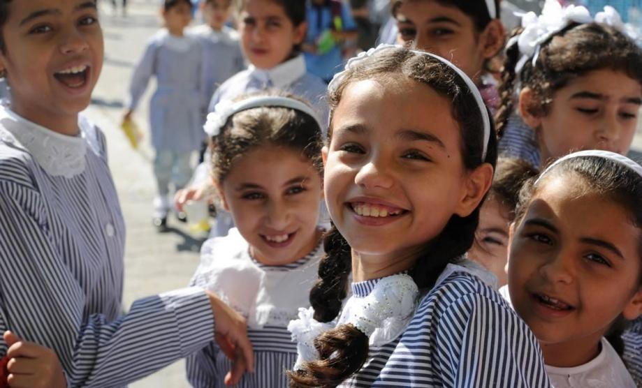 الازمة المالية تهدد انطلاق العام الدراسي في الضفة وغزة