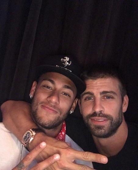 بيكيه يطالب نيمار بحسم موقفه من العودة لبرشلونة