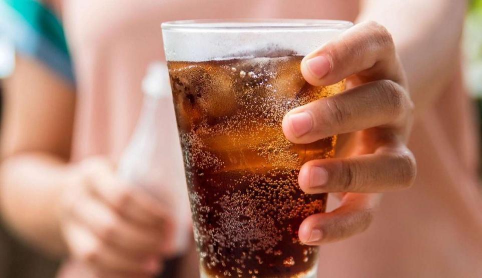 عبوتان يومياً من المياه الغازية تسرعان الوفاة