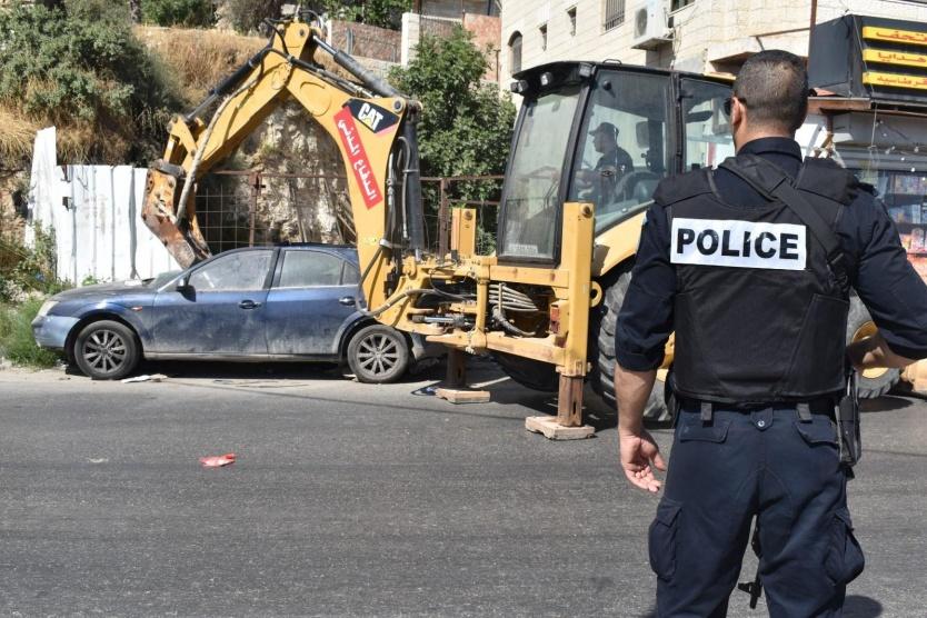 القبض على 11 مطلوبا وإتلاف مركبات غير قانونية بالعيزرية وأبو ديس