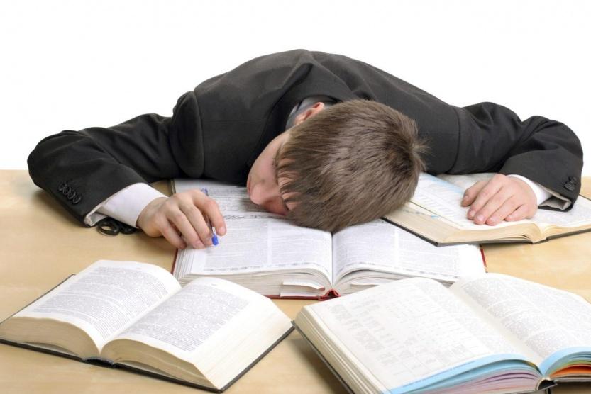 من ينام أبكر يحقق درجات أفضل