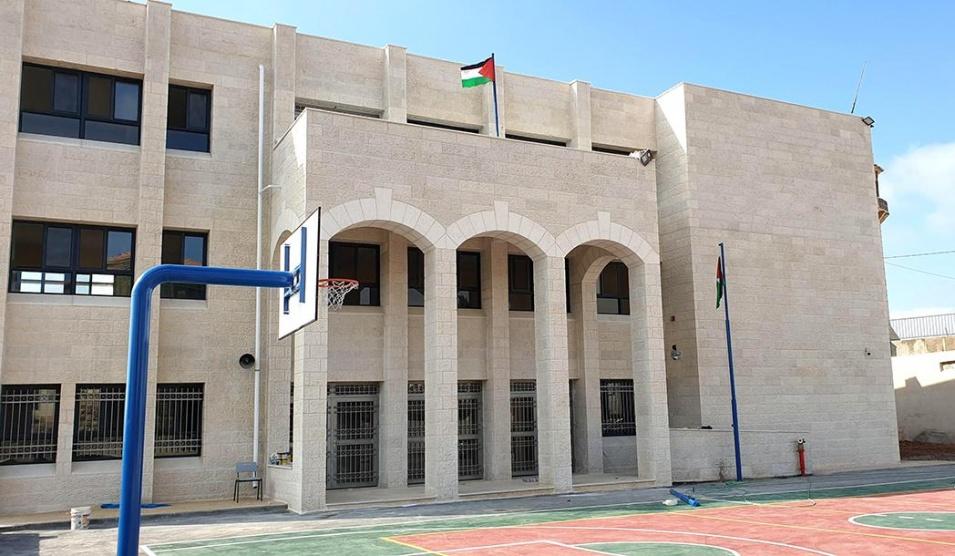 التربية تتسلم مدرسة