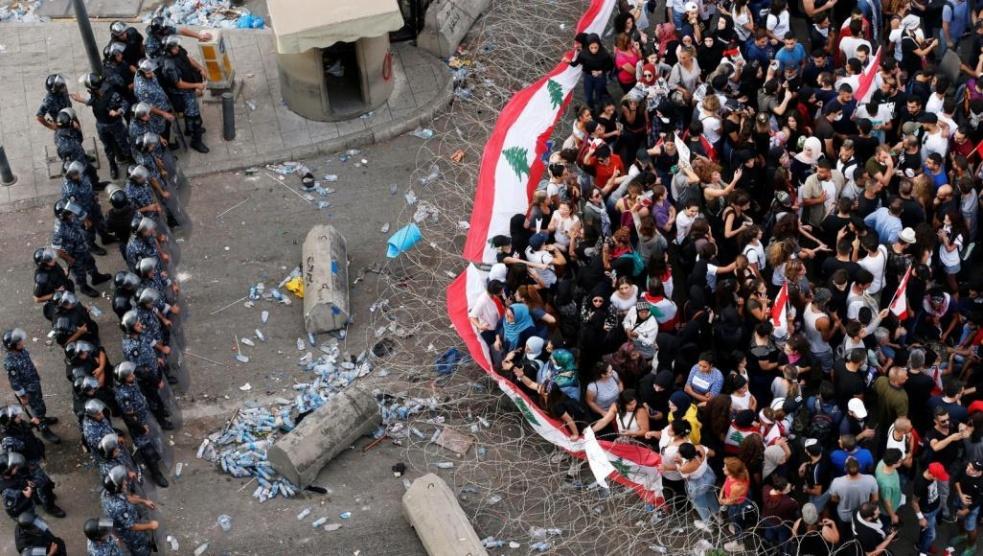 الرئيس اللبناني: ما كان يجب أن يحدث ما حدث لكن الطائفية نخرت عظم لبنان