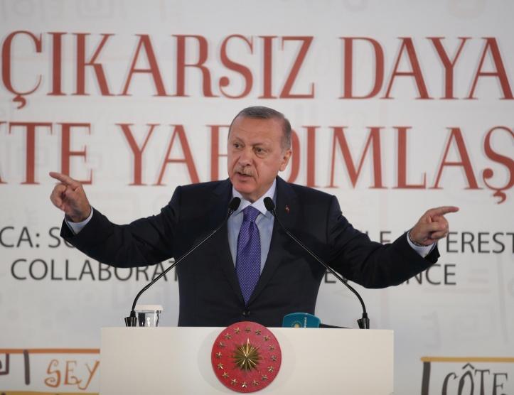أردوغان يعلن الحرب على السجائر الإلكترونية