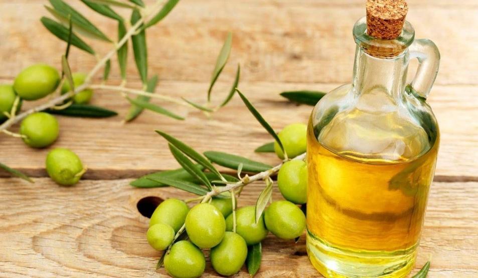 4 خرافات قد لا تعرفها عن زيت الزيتون