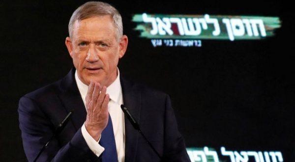 غانتس يدعو (الليكود) للانضمام إلى حكومة برئاسته والأخير يرد