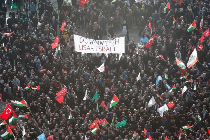 وقفة أمام مبنى الأمم المتحدة في كوالالمبور تضامنًا مع الفلسطينيين