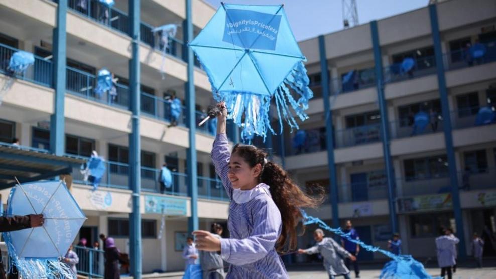 حماس تُشيد بتجديد تفويض