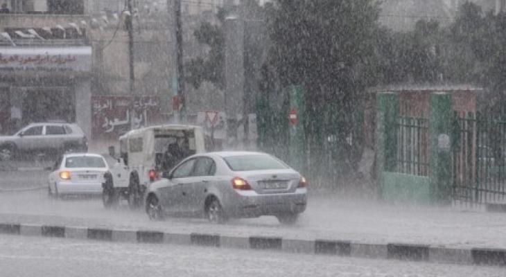 الطقس: أجواء ماطرة وشديدة البرودة