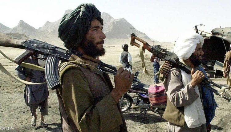 مقتل 10 جنود أفغان في هجوم لحركة طالبان على قاعدة عسكرية