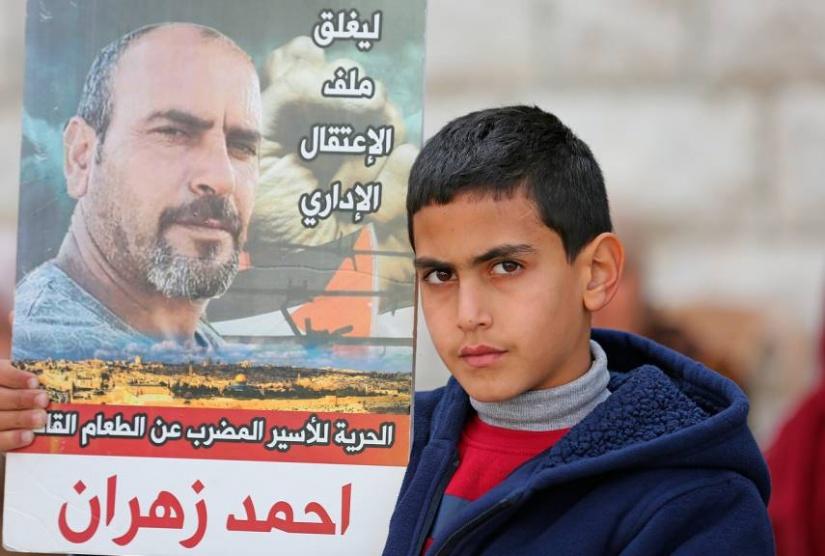 وضعه الصحي في غاية الخطورة: الأسير أحمد زهران يواصل إضرابه لليوم الـ 111